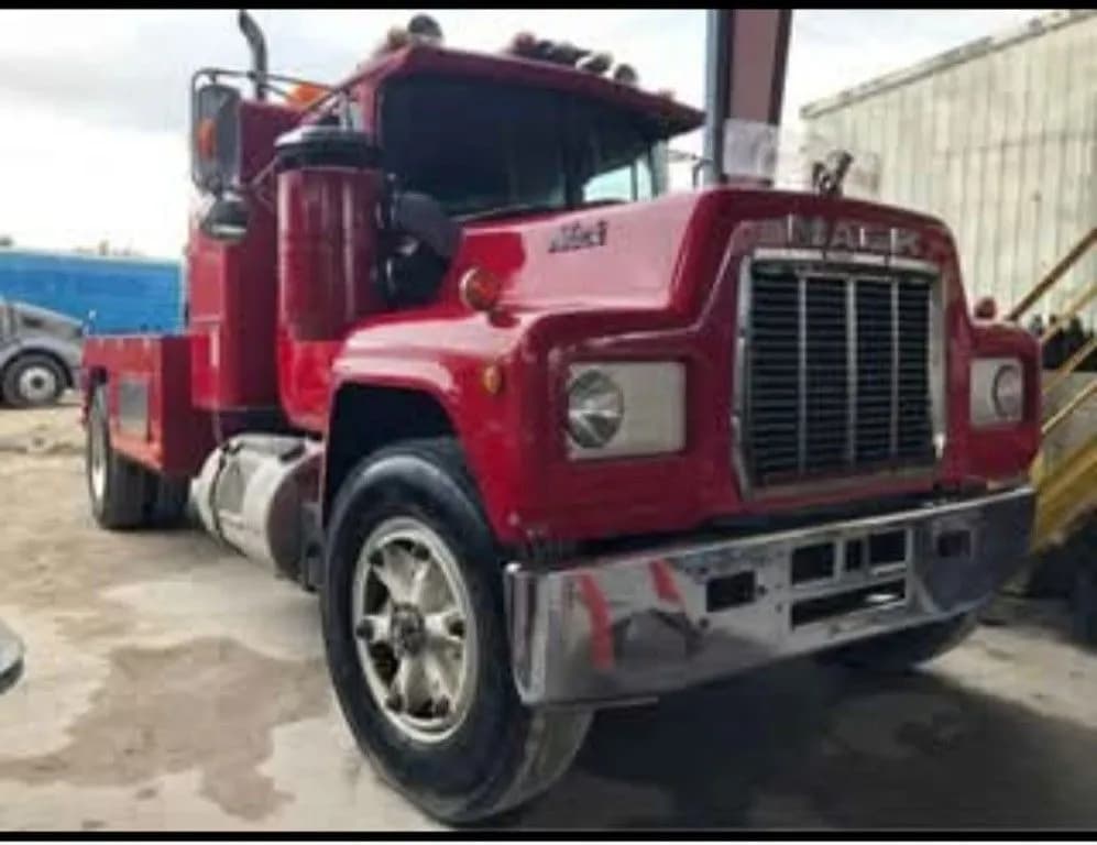 1977 Mack R686