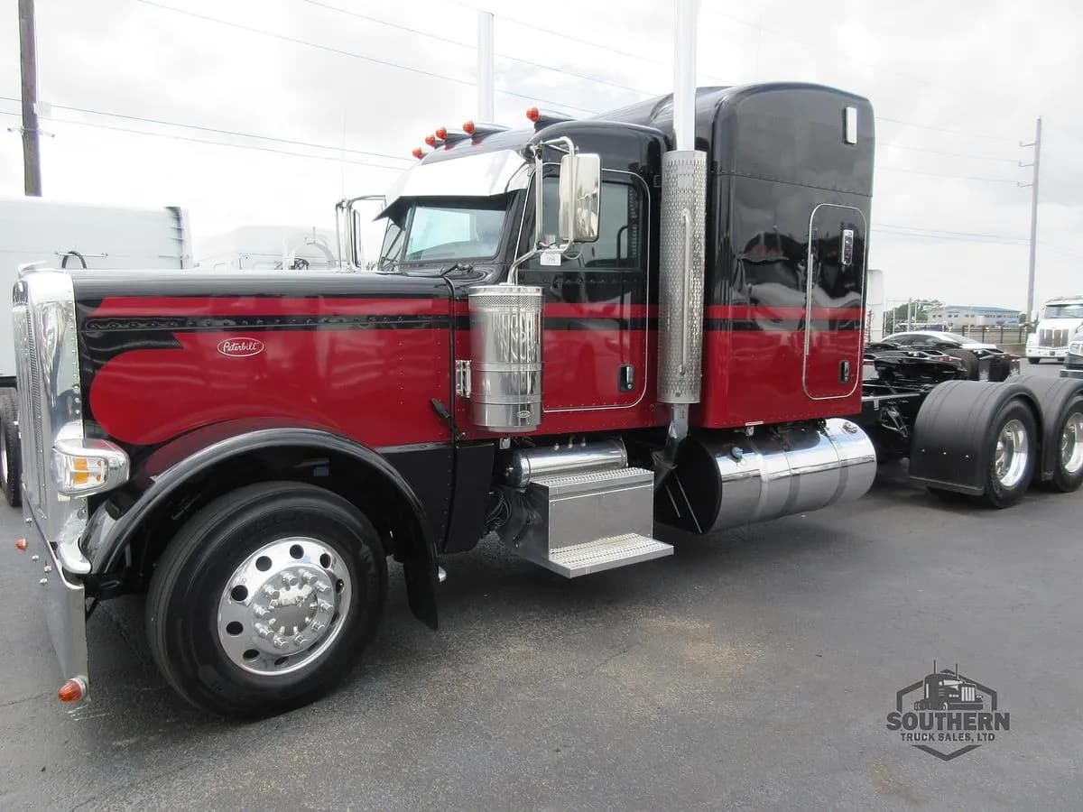2023 Peterbilt 389