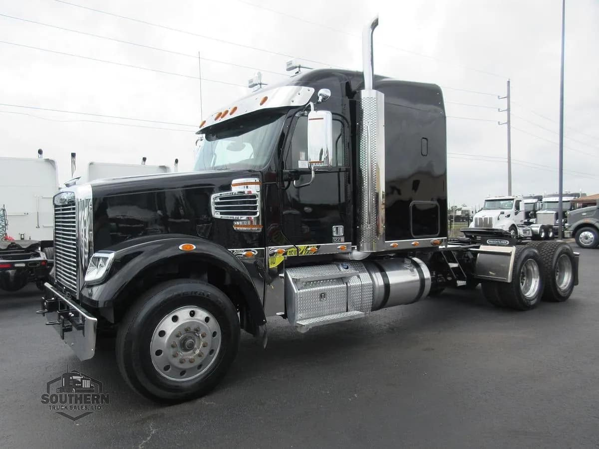 2023 Freightliner Coronado