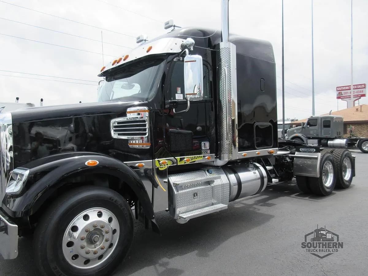 2023 Freightliner Coronado
