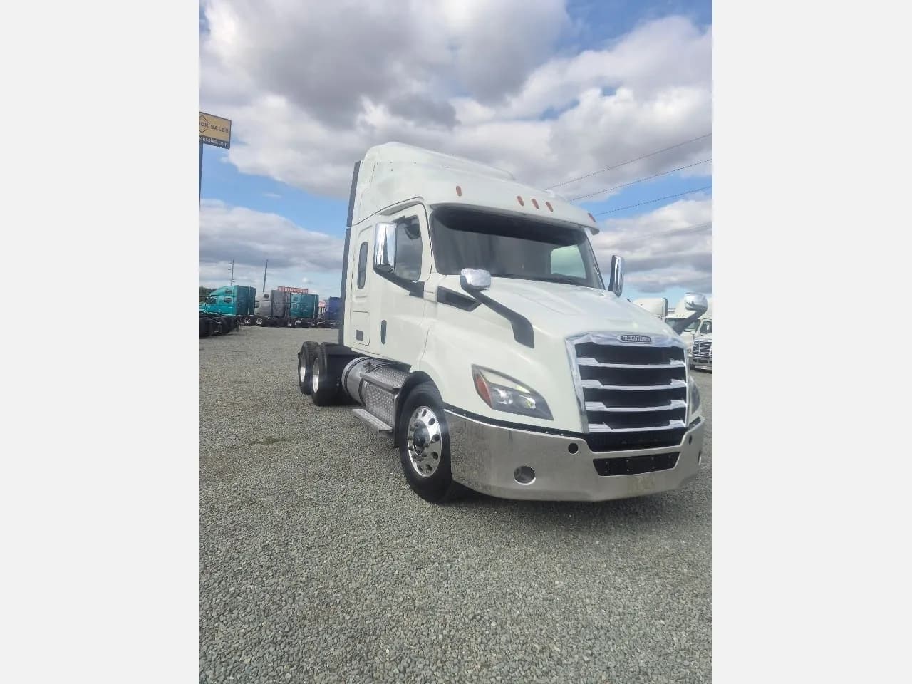 2020 Freightliner Cascadia - Sleeper