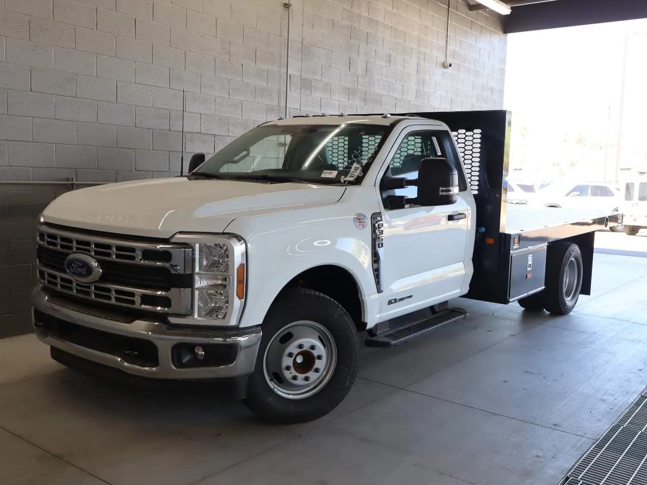 2025 Ford F-350 Super Duty - Flatbed