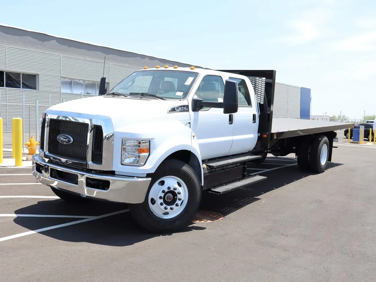 2025 Ford F-650 Super Duty Crew Cab - Flatbed