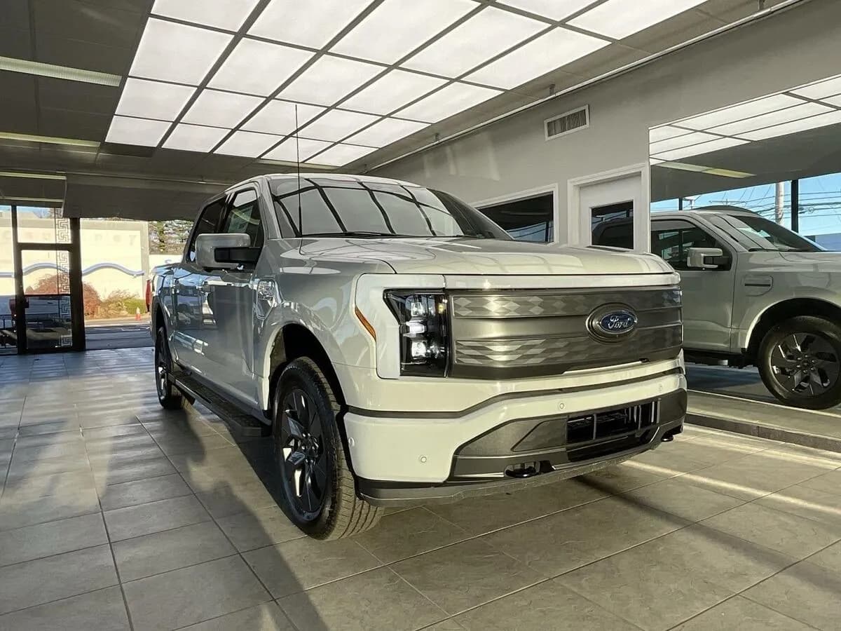 2023 Ford F-150 Lightning - Pickup