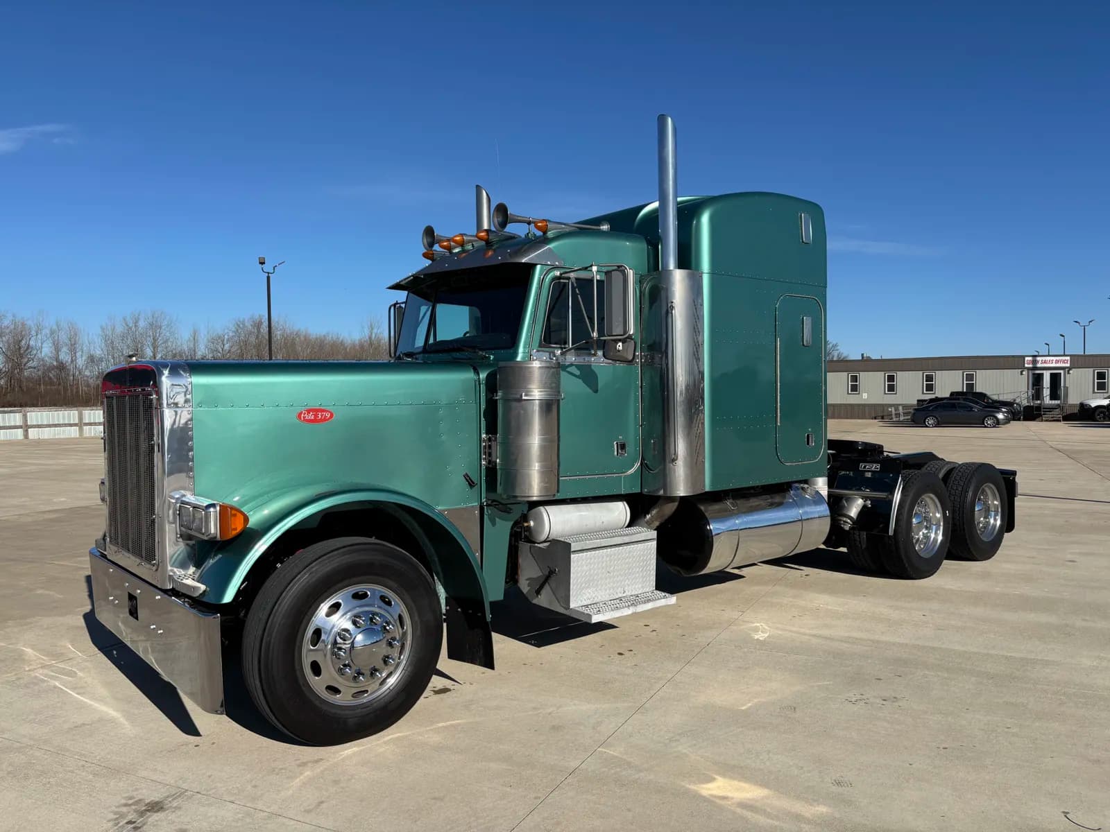 2001 Peterbilt 379EXHD - Sleeper