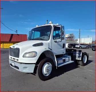 2010 Freightliner M2 106 - Day Cab
