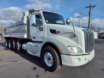 2017 Peterbilt 579 Quad Axle - Dump
