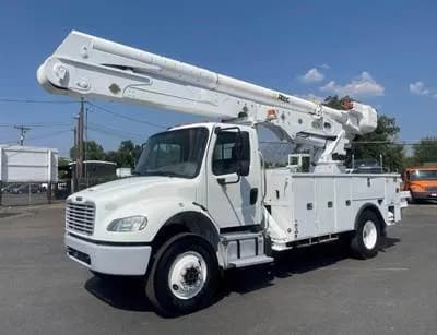 2015 Freightliner M2106 - Bucket