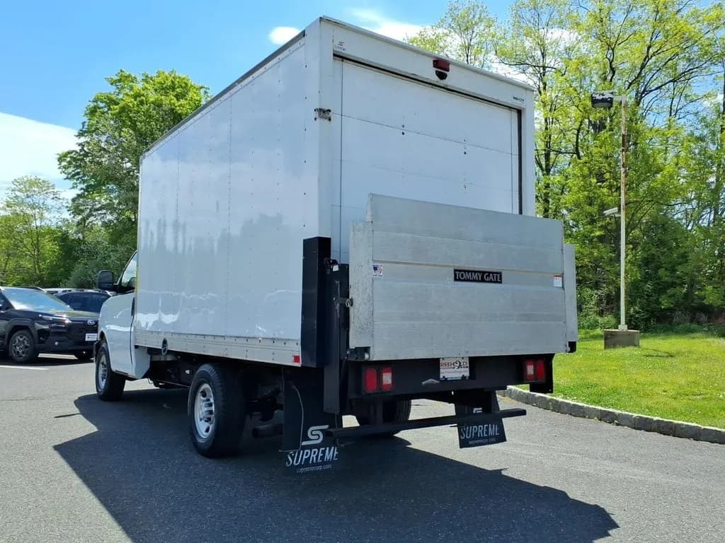 2018 Chevrolet Express 3500 - Box