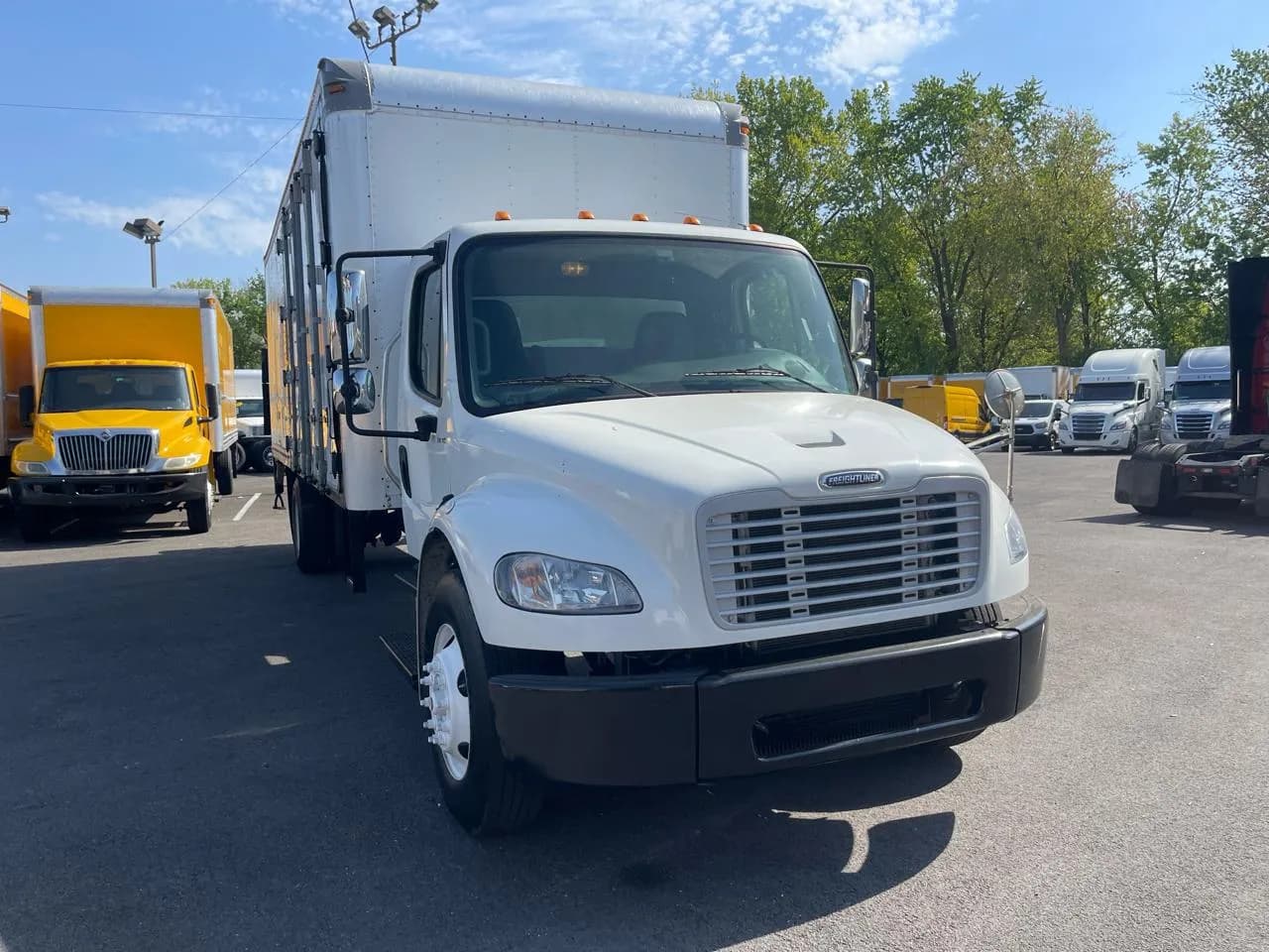 2018 Freightliner M2 106 - Box