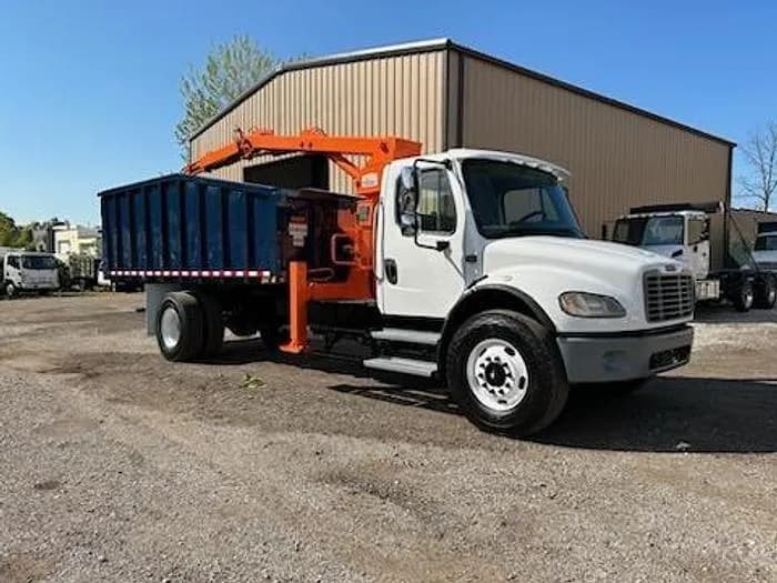 2015 Freightliner Business Class M2 - Utility