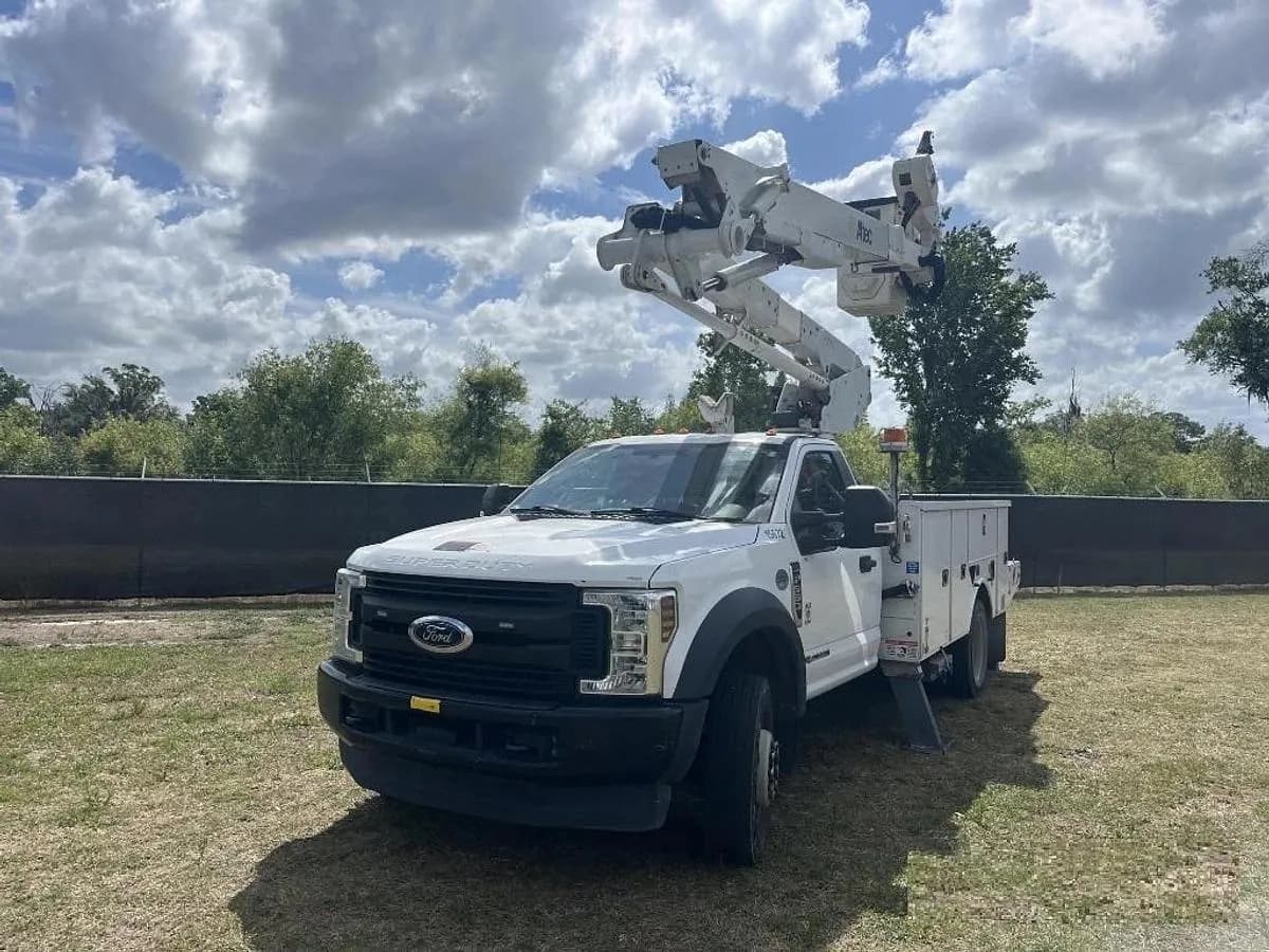 2019 Ford F550 - Bucket
