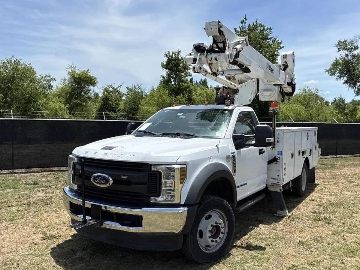 2019 Ford F550 - Bucket