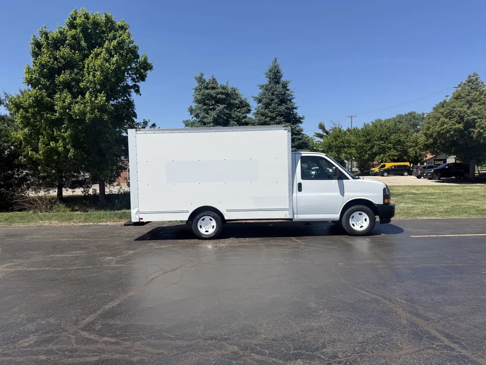 2019 GMC Savana 3500 - Box