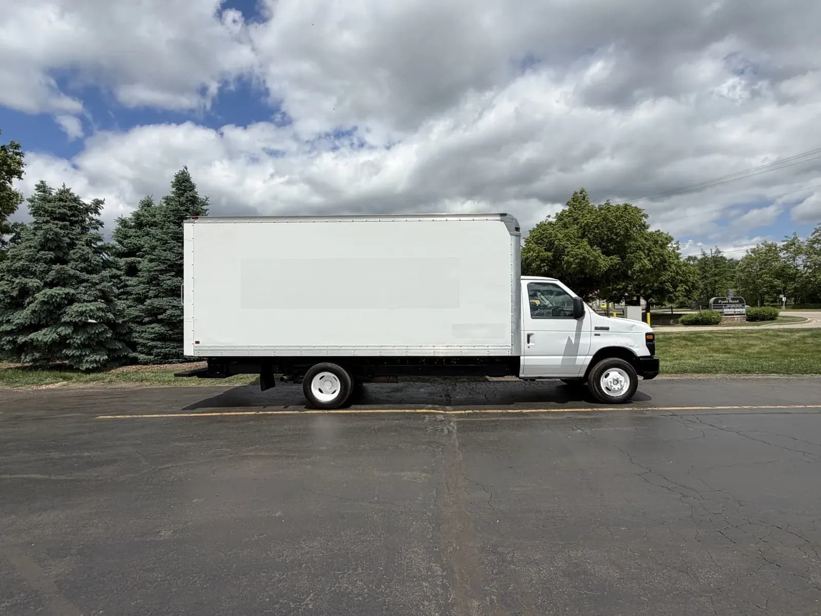 2015 Ford E-350 - Box