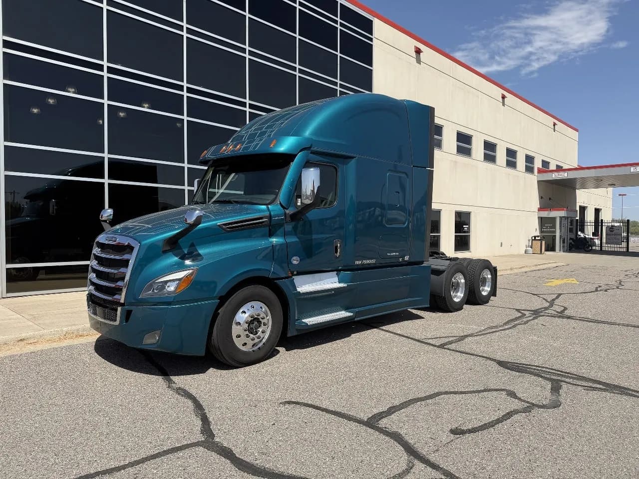 2023 Freightliner Cascadia - Sleeper