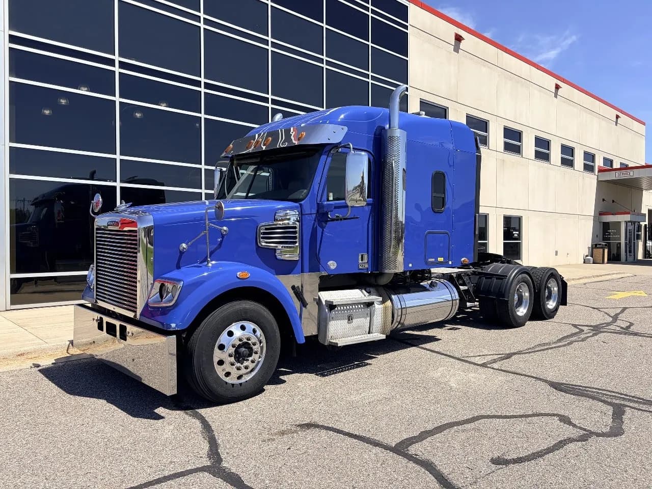 2018 Freightliner 122SD - Sleeper