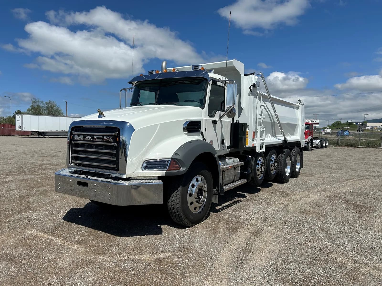 2025 Mack GR104B - Dump