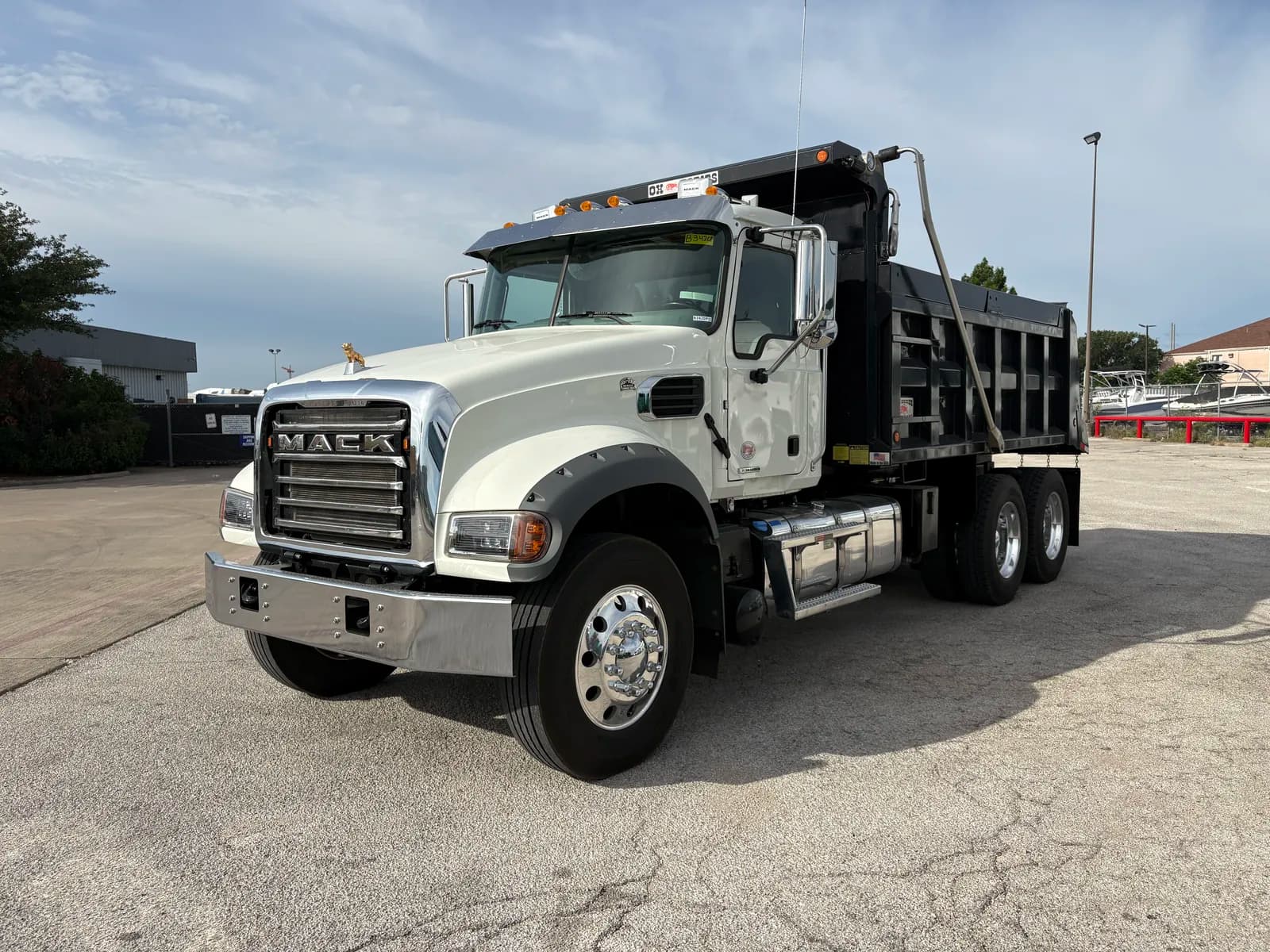 2025 Mack GR64F - - Dump