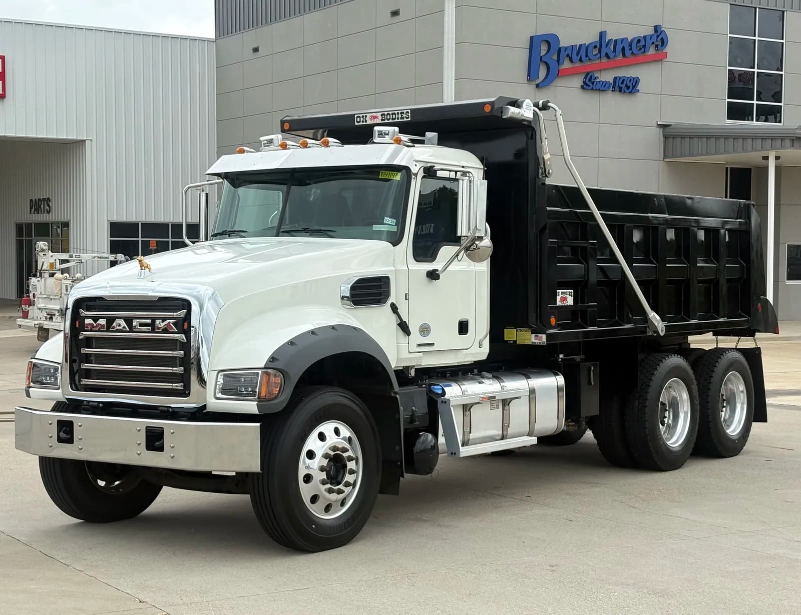 2025 Mack GR64F - - Dump