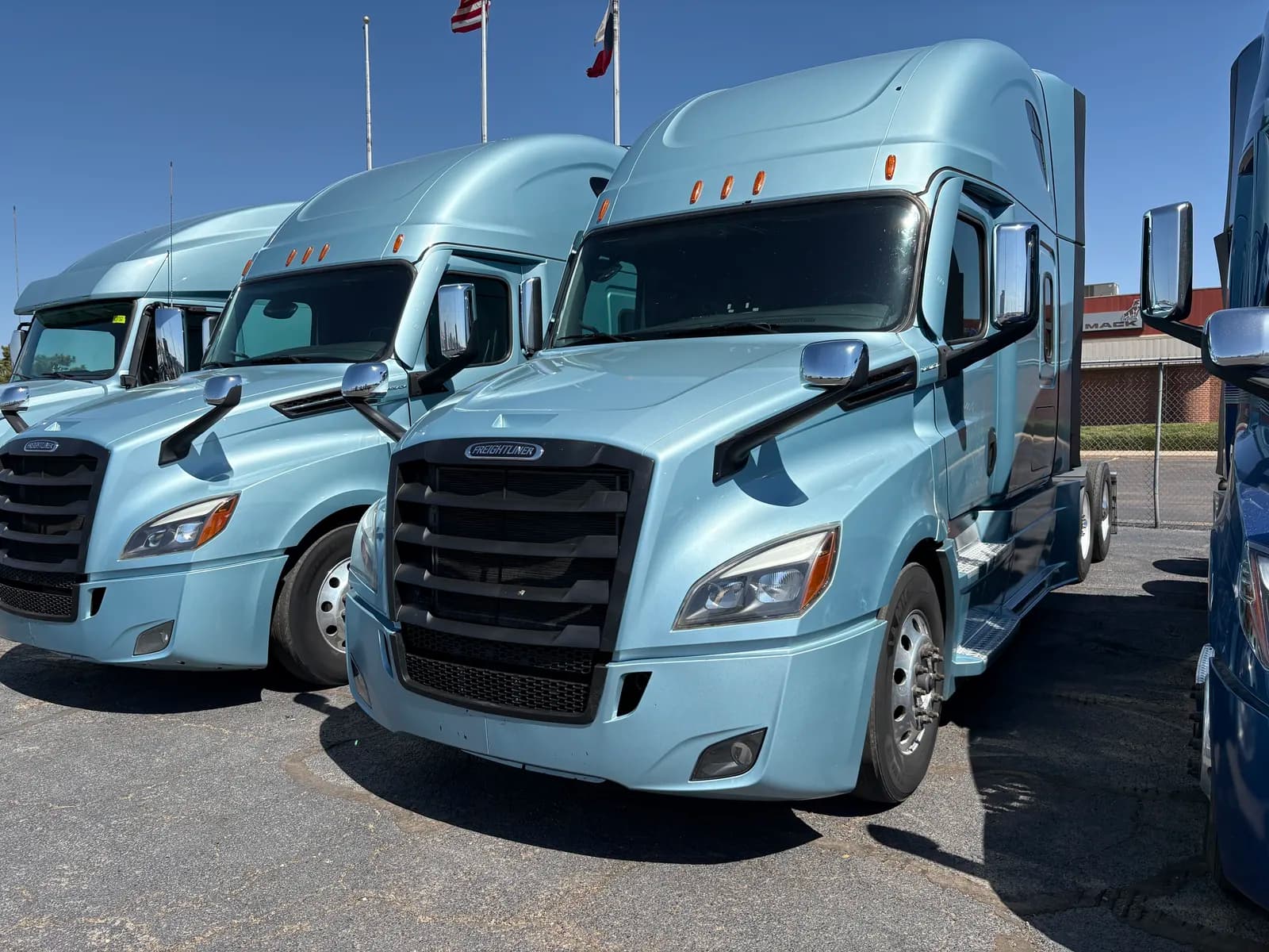 2023 Freightliner Cascadia - Sleeper