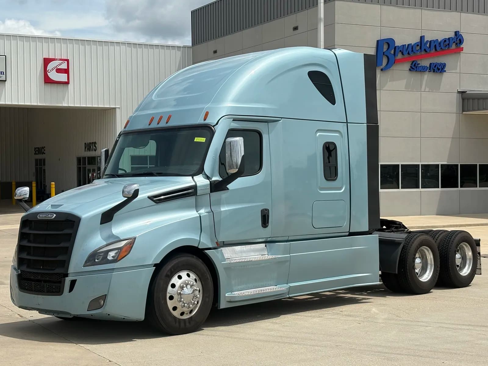2023 Freightliner Cascadia - Sleeper