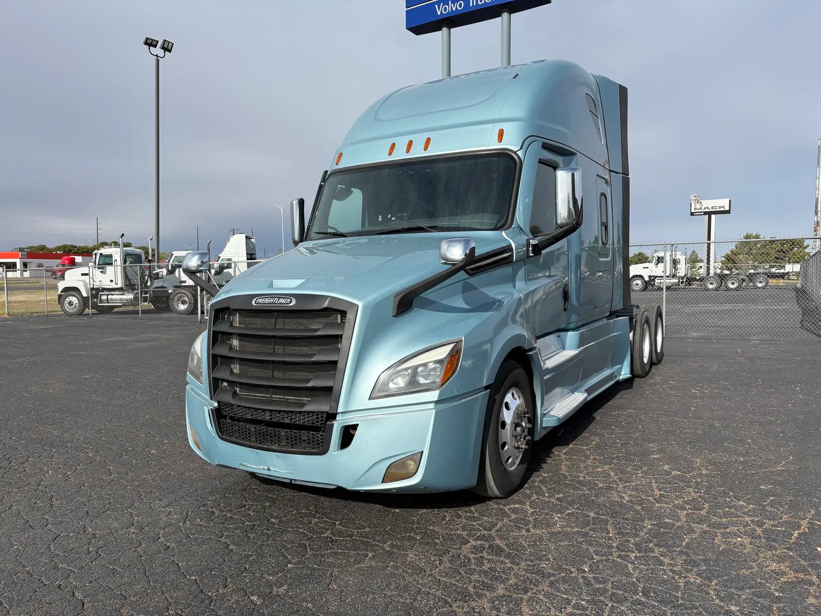 2023 Freightliner Cascadia - Sleeper