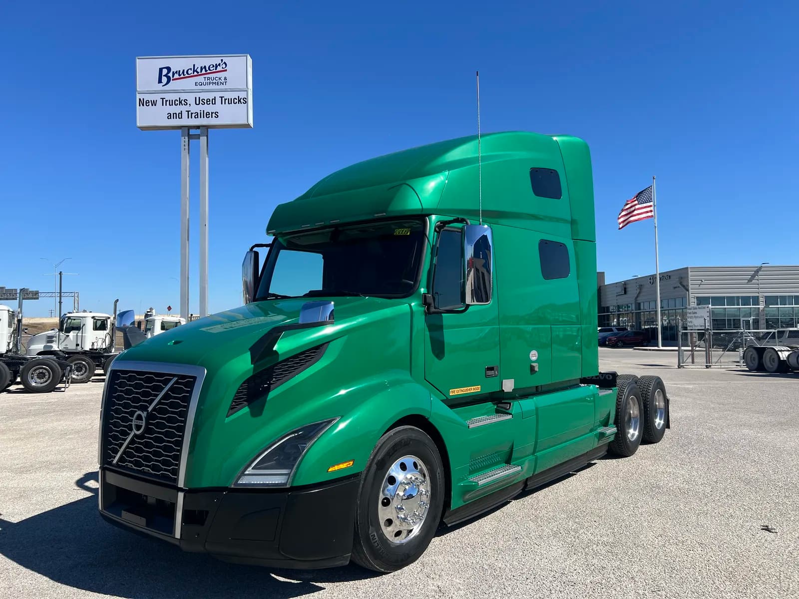 2021 Volvo VNL64T760 - - Sleeper