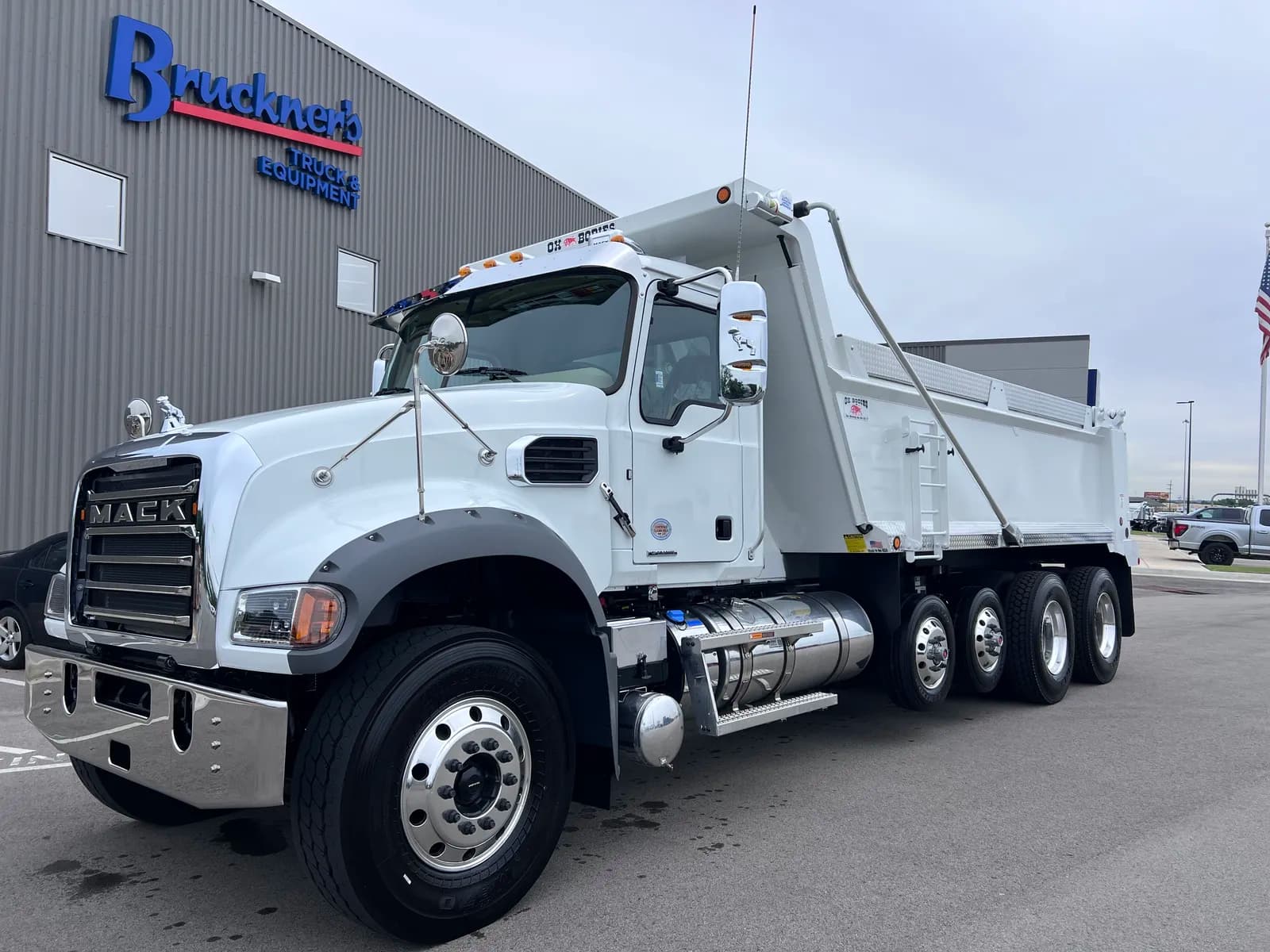 2027 Mack GR64F - Dump
