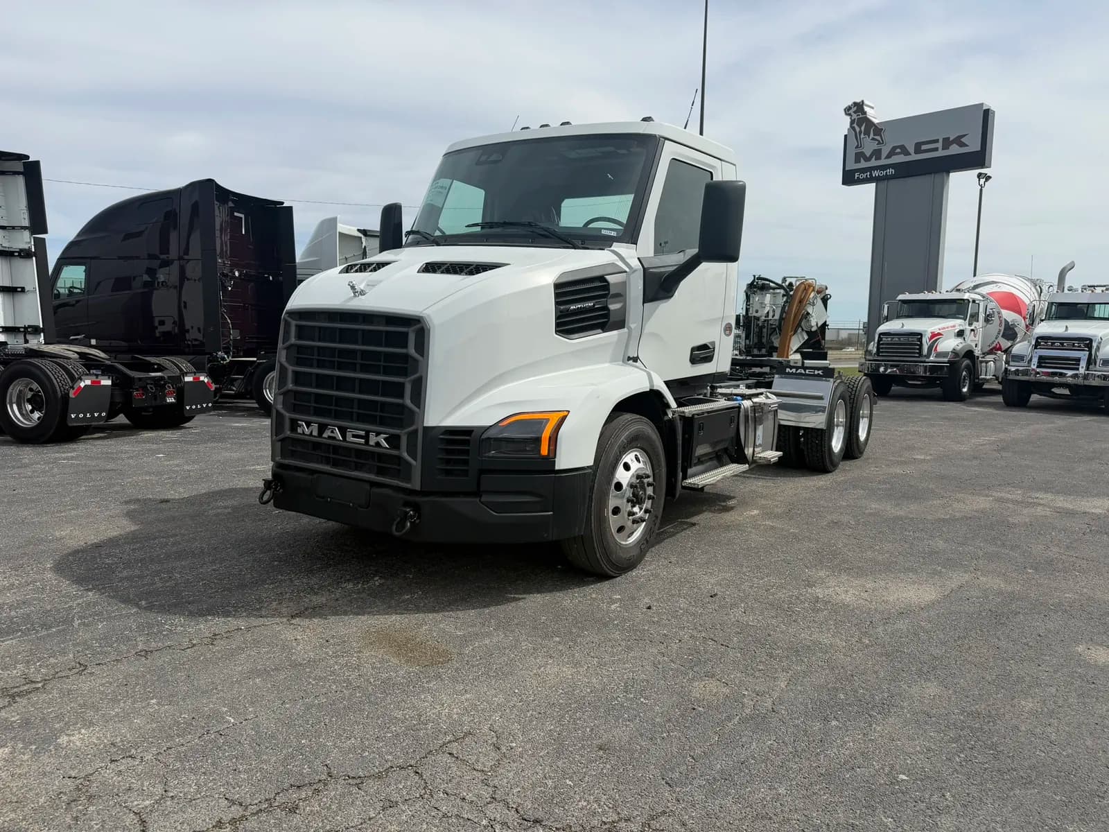 2027 Mack AN64T - Dump