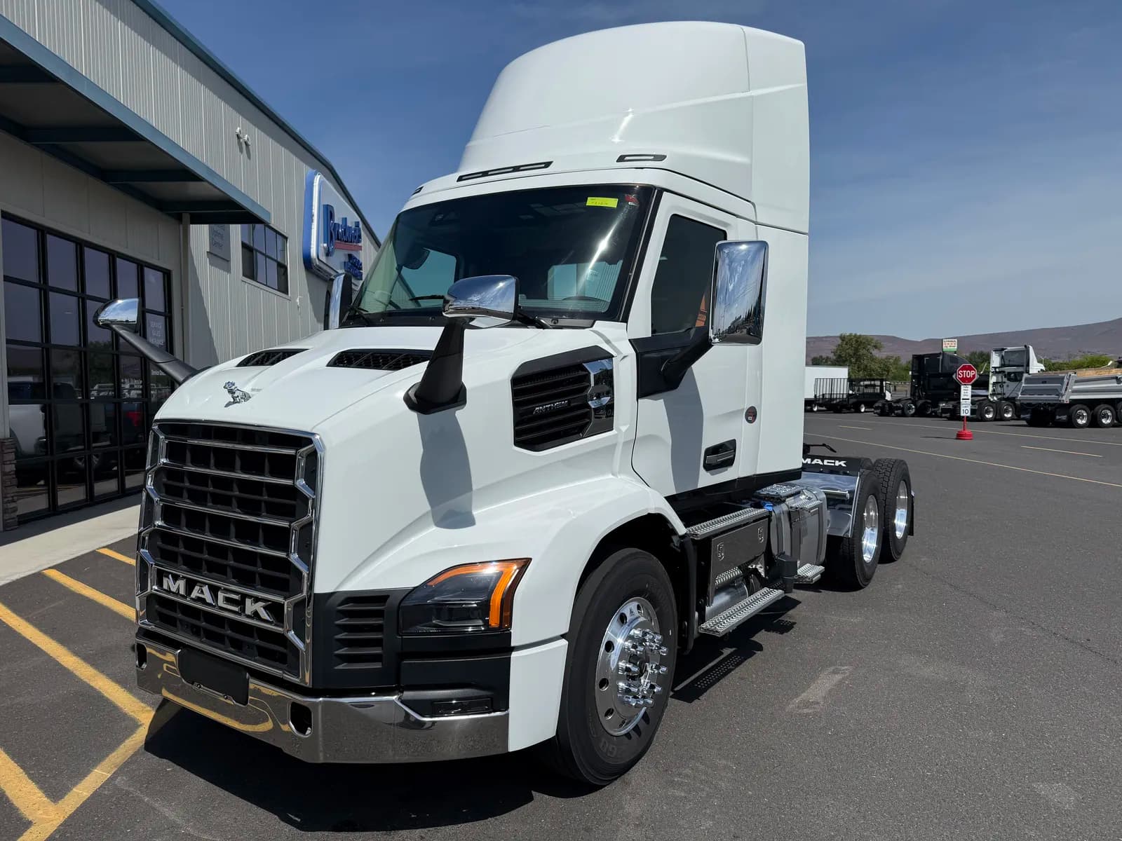 2027 Mack AN64T - Day Cab