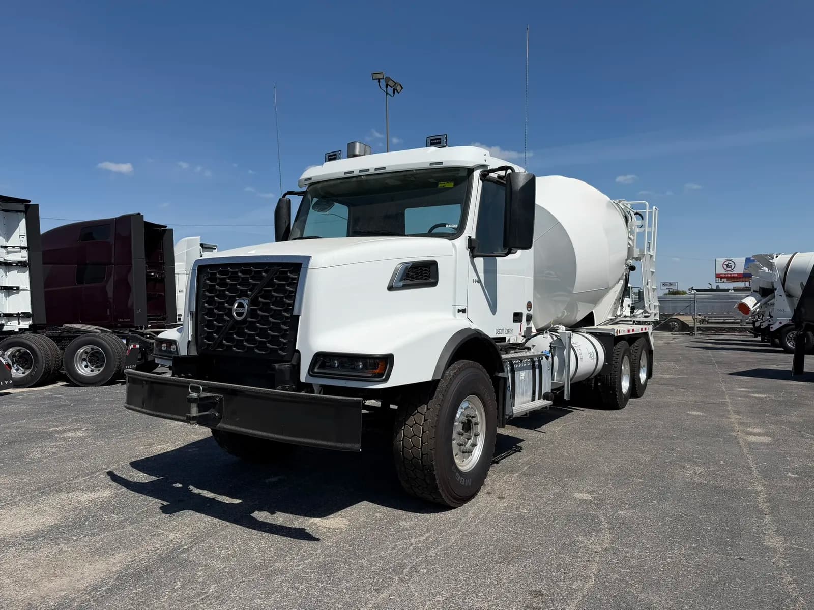 2026 Volvo VHD64B300