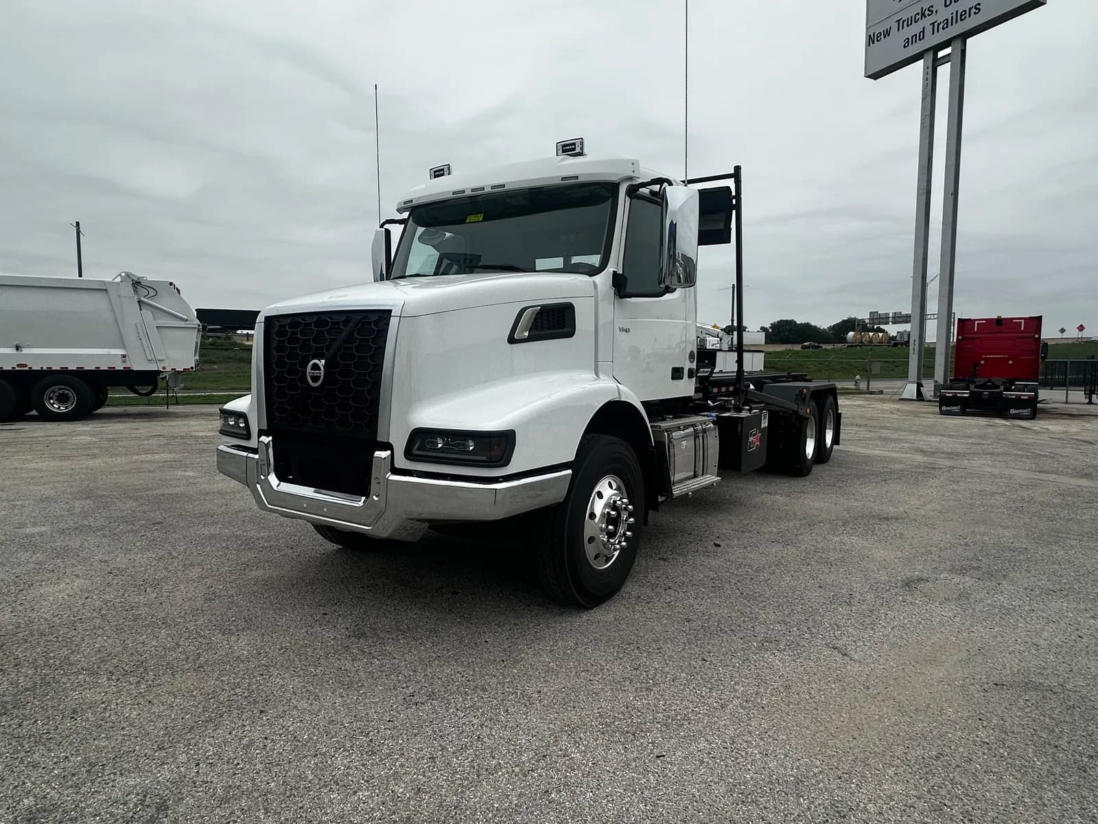 2026 Volvo VHD64B300