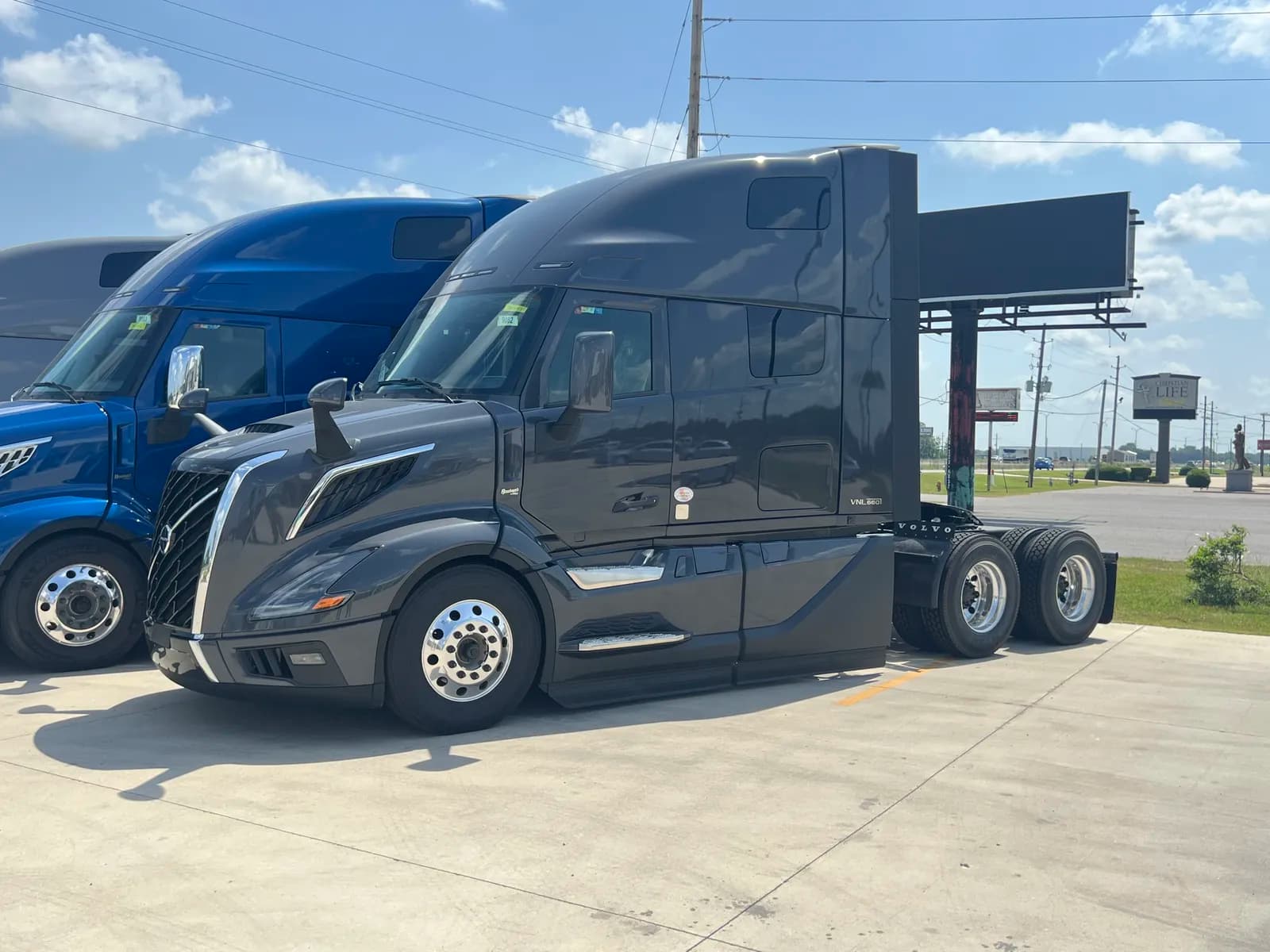 2026 Volvo VNL64T660 - Sleeper